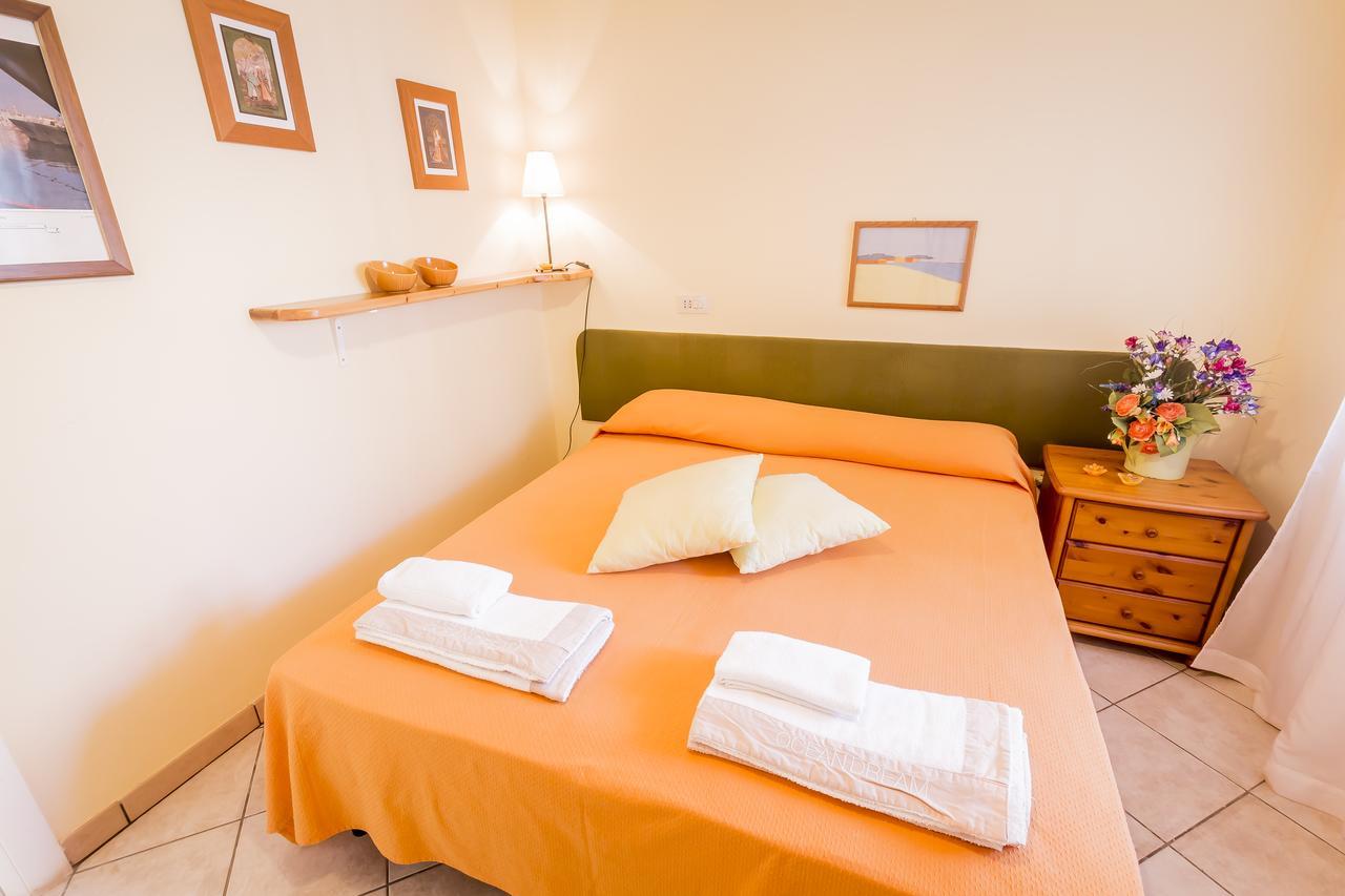 Mandarinoarancio Bed & Breakfast อเลซิโอ ภายนอก รูปภาพ